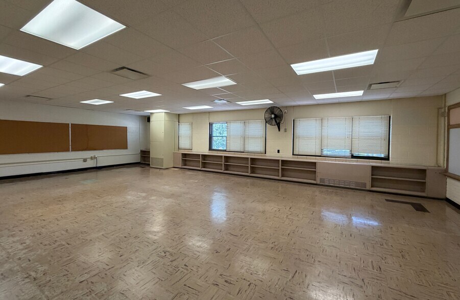 More Photos Of 655 W Perry St, Belvidere Schools For Sale