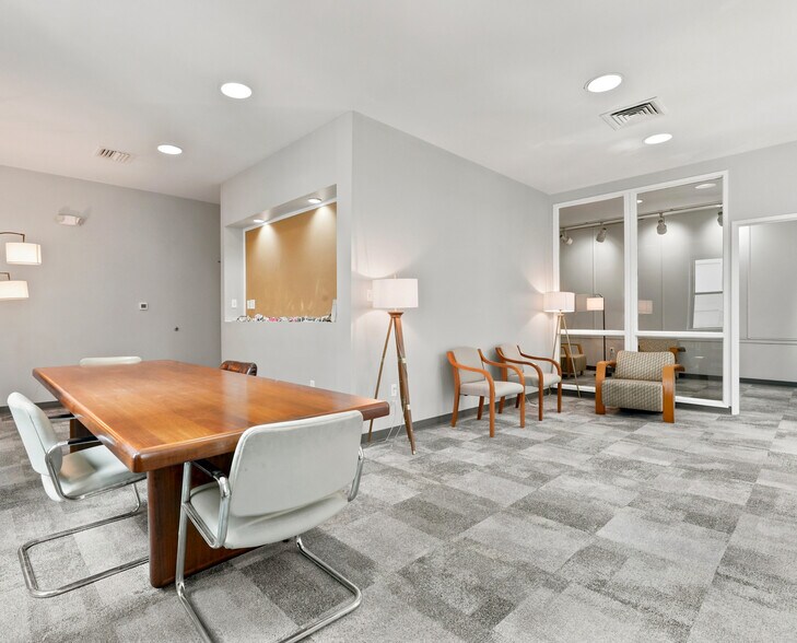 More Photos Of 2002 Ludlow St, Philadelphia Office For Lease