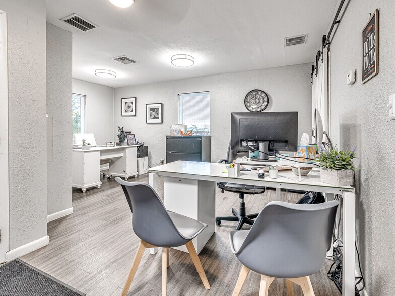 More Photos Of 1220 SE 9th St, Pryor Apartments For Sale