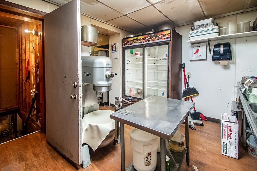 More Photos Of 134 S Main St, Oregon Restaurant For Sale