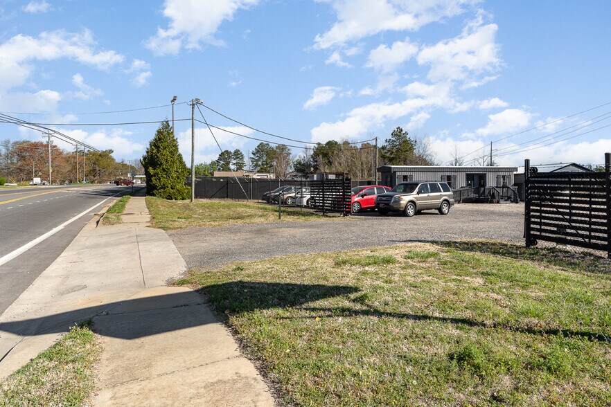 More Photos Of 1155 S Main St, Clover Auto Dealership For Lease