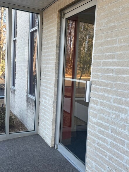 More Photos Of 12 Salters Creek Rd, Hampton Office For Lease