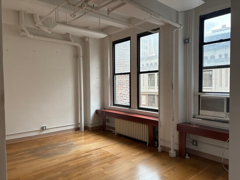 More Photos Of 260 W 35th St, New York Office Residential For Lease