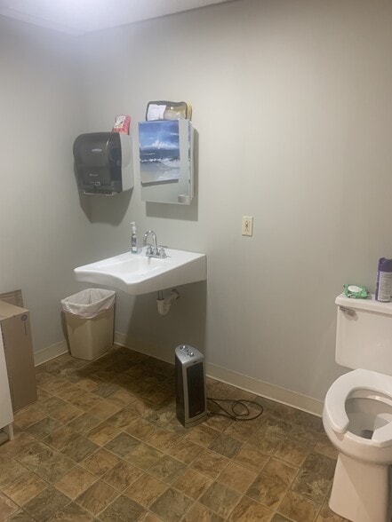 More Photos Of 21 Main St, Rochester Storefront Retail Residential For Lease