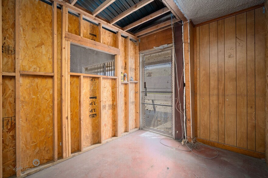 More Photos Of 200 E 19th St, Bakersfield Manufacturing For Sale