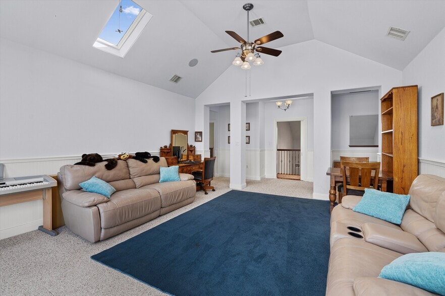 More Photos Of 1092 FM 3000, Elgin Specialty For Sale