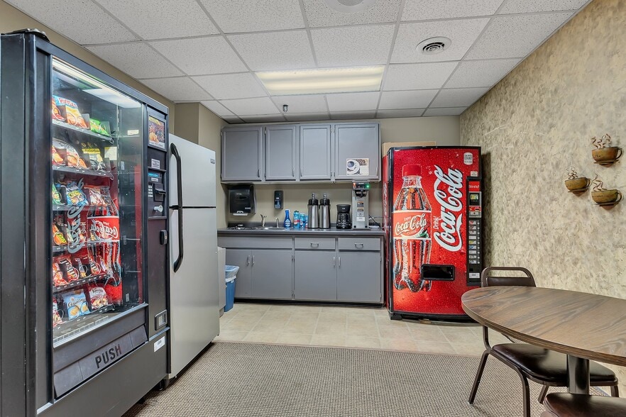 More Photos Of 14 7th Ave N, Saint Cloud Office For Sale