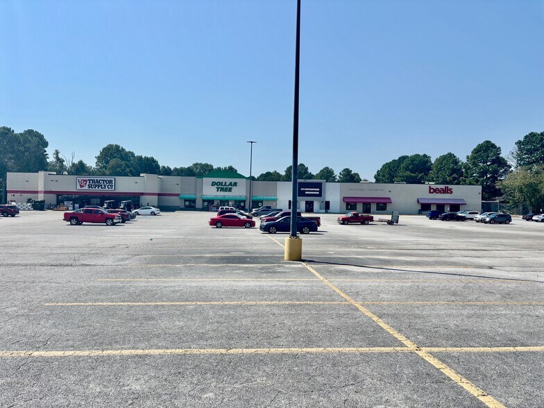 More Photos Of 966 Big a Rd, Toccoa General Retail For Lease