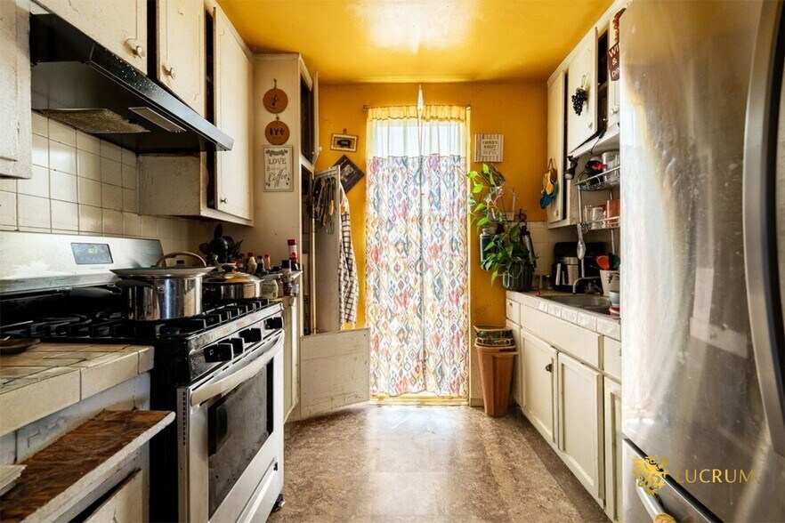 More Photos Of 1683 S Longwood Ave, Los Angeles Apartments For Sale