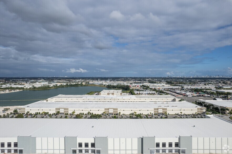 More Photos Of 8503 NW 80th St, Medley Distribution For Lease