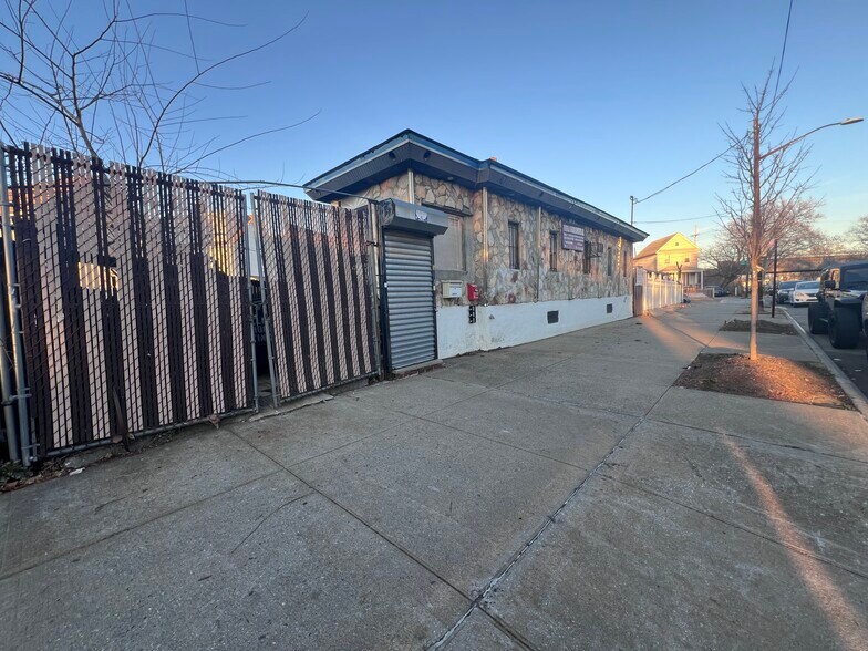 Primary Photo Of 15911 Linden Blvd, Jamaica Religious Facility For Sale