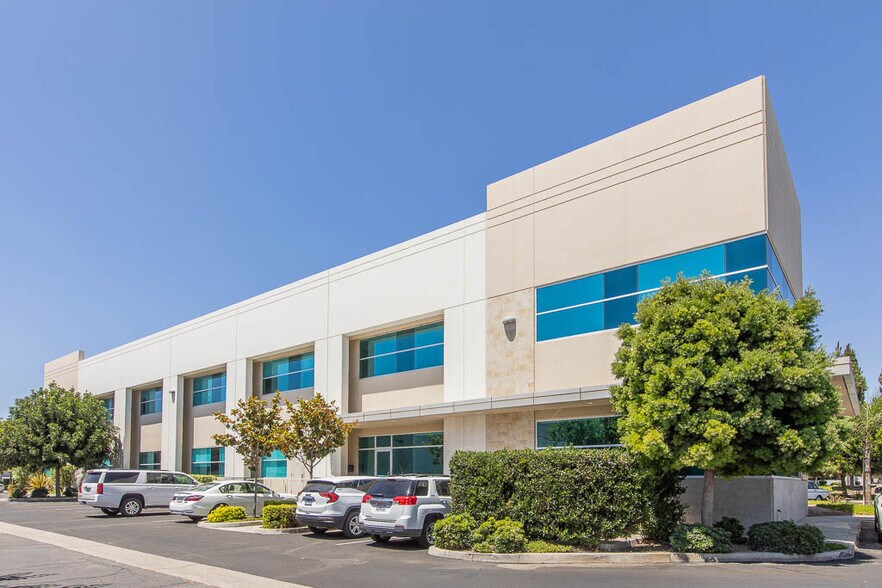 More Photos Of 1100 Flynn Rd, Camarillo Medical For Lease