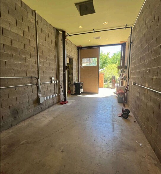 More Photos Of 90 Brewer Rd, Sedona Light Manufacturing For Lease