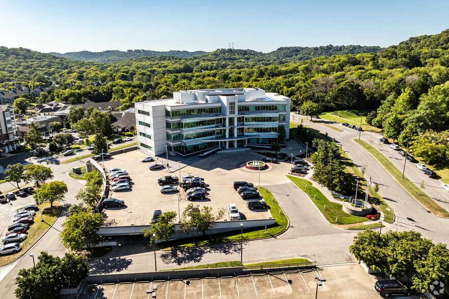 More Photos Of 10 Burton Hills Blvd, Nashville Office For Lease