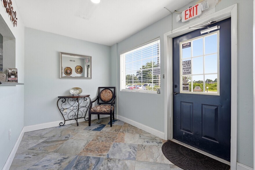 More Photos Of 864 Kingswood Dr, Conway Flex For Sale