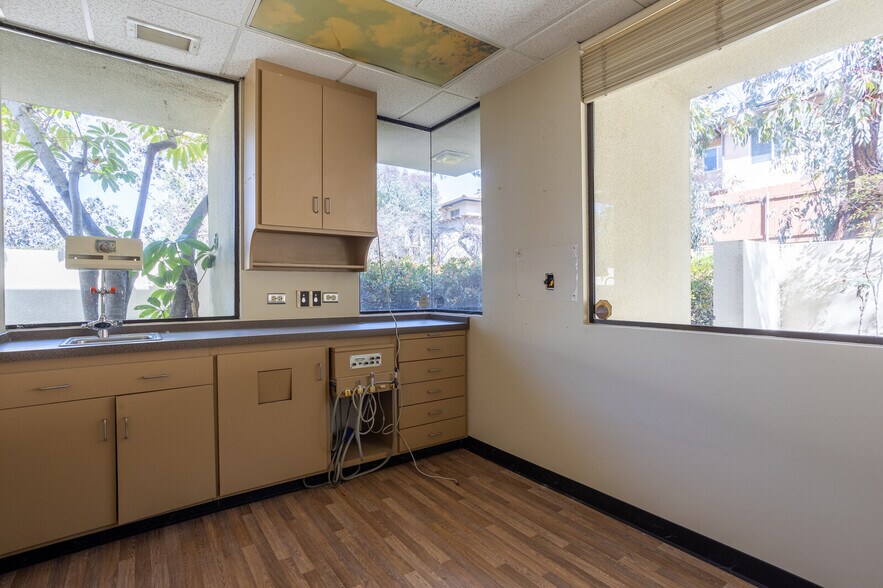 More Photos Of 15835 Pomerado Rd, Poway Unknown For Lease