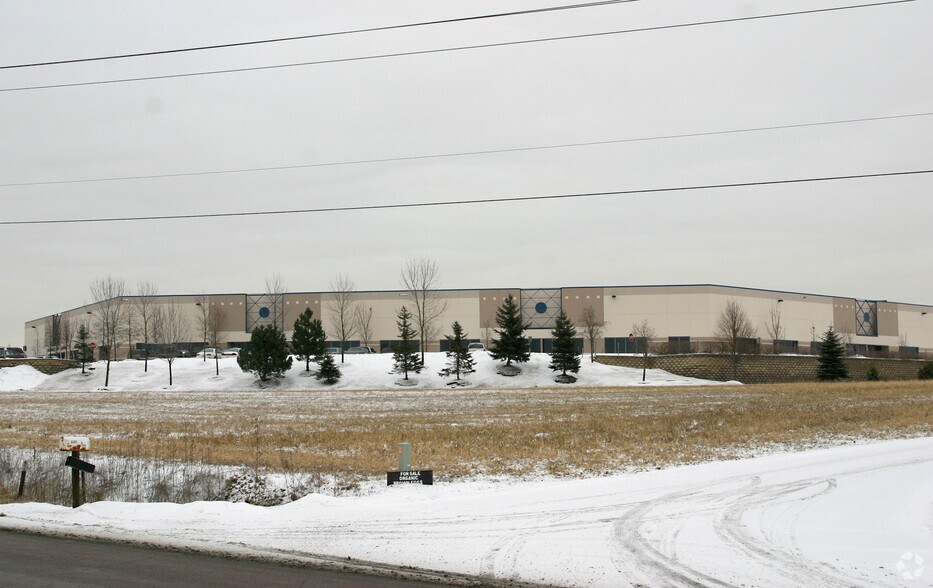 More Photos Of 6533 Flying Cloud Dr, Eden Prairie Showroom For Lease