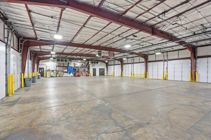 More Photos Of 8201 NE Hickory St, Minneapolis Truck Terminal For Sale