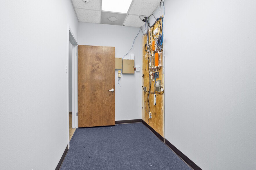 More Photos Of 1207 N Fm 3083 Rd, Conroe Distribution For Lease