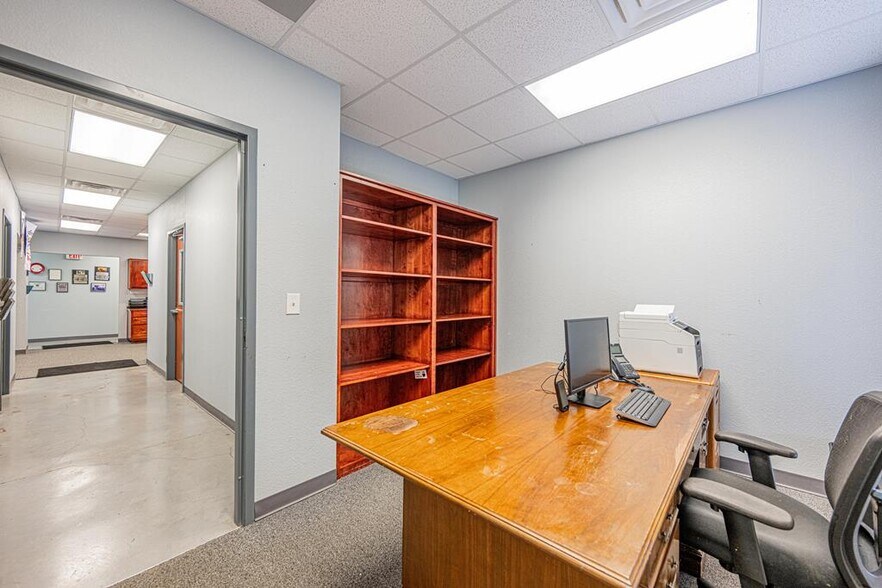 More Photos Of 650 S John Ben Shepperd Pky, Odessa Office For Sale