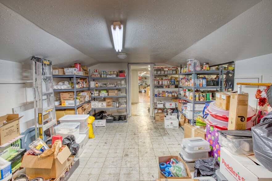 More Photos Of 4207 W White Mountain Blvd, Lakeside Restaurant For Sale