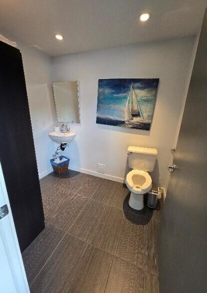 More Photos Of 129 Columbia St E, New Westminster Office For Sale