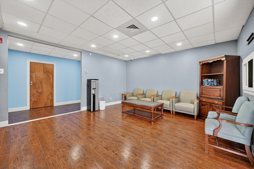 More Photos Of 1404 W Walnut Hill Ln, Irving Office For Lease