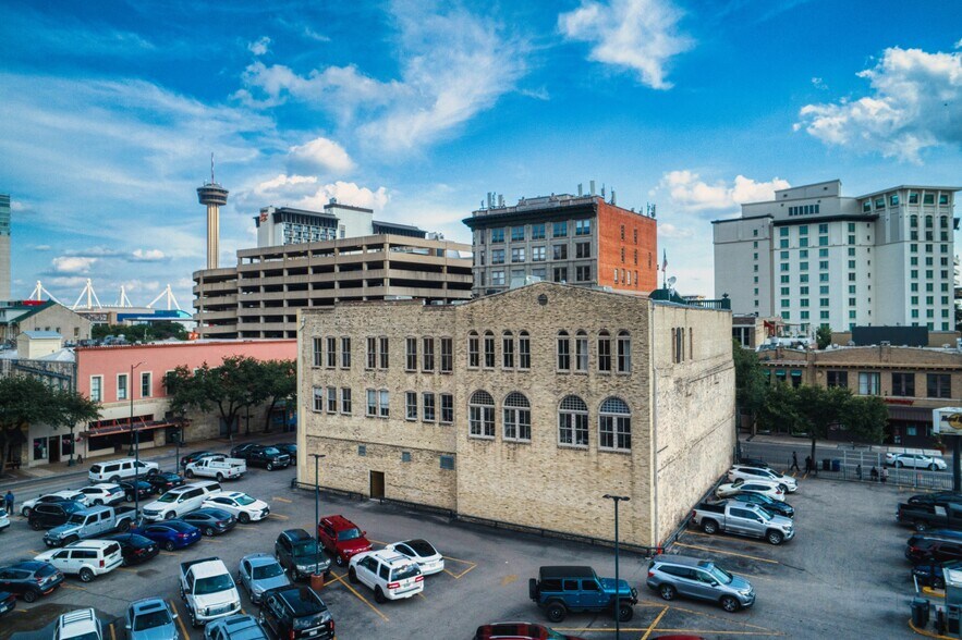 More Photos Of 309 E Commerce St, San Antonio Office For Lease