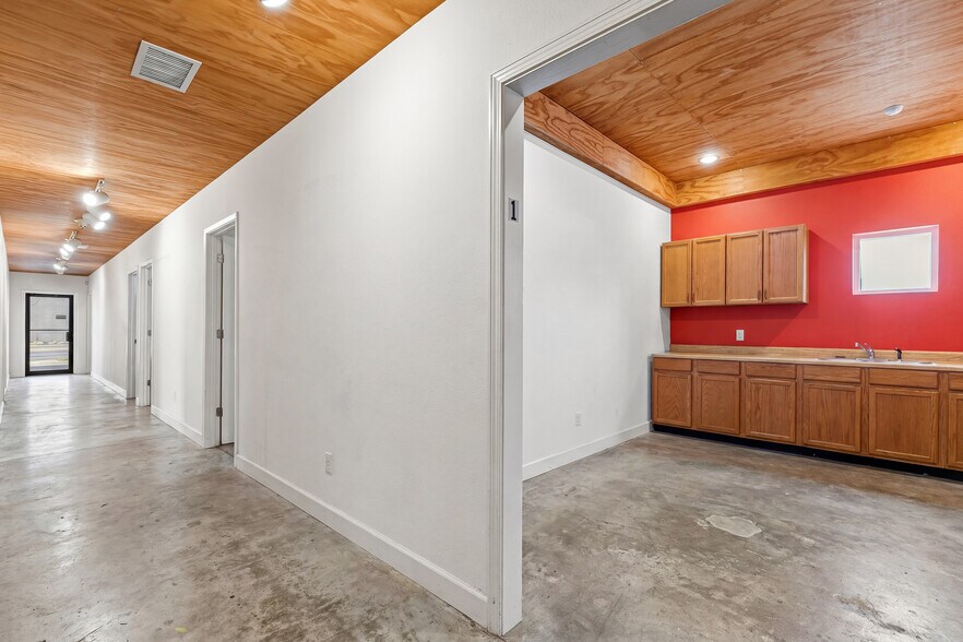 More Photos Of 505 W 15th St, Austin Loft Creative Space For Sale