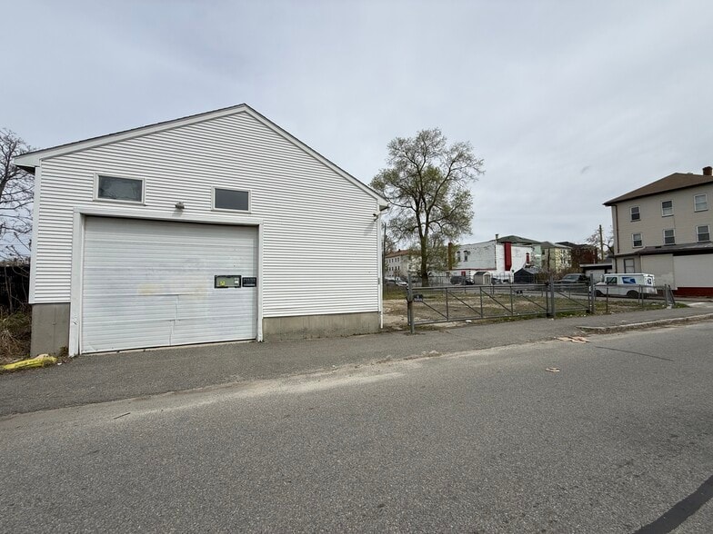Primary Photo Of 44 Ellsworth St, Worcester Light Distribution For Sale
