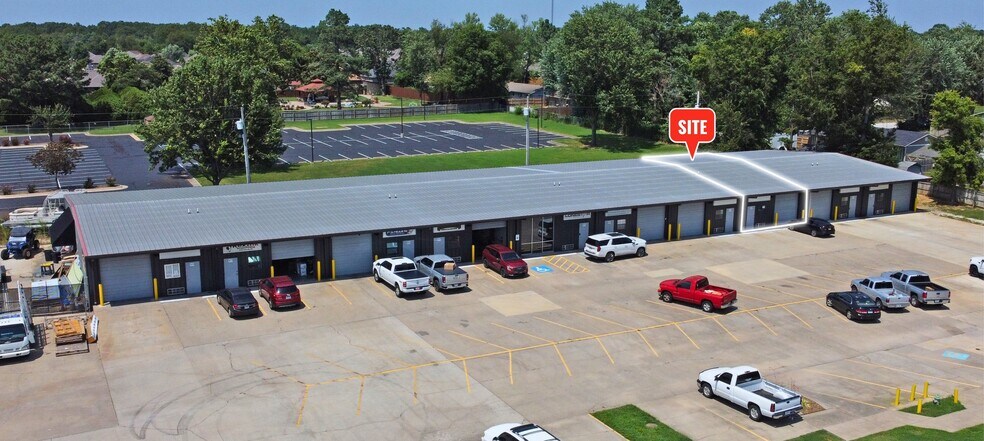 More Photos Of 1601-1623 W Acorn Dr, Rogers Distribution For Lease