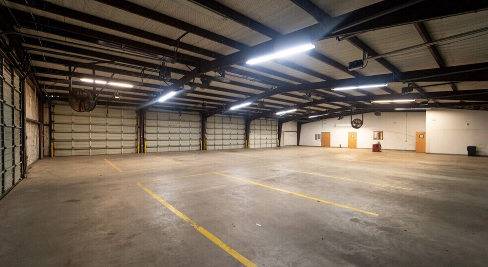 More Photos Of 1404 E Rio Grande St, Victoria Warehouse For Sale