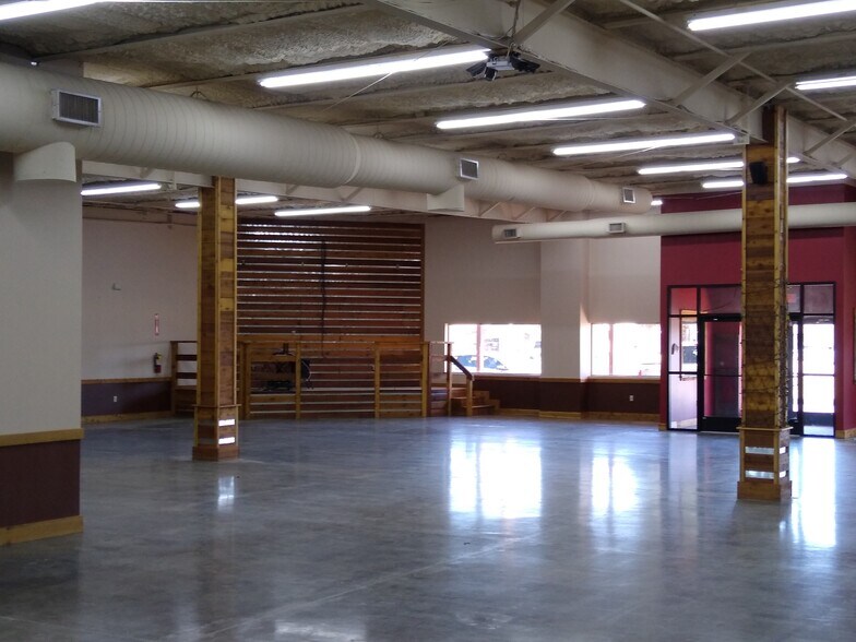 More Photos Of 800 S International Blvd, Hidalgo Freestanding For Lease