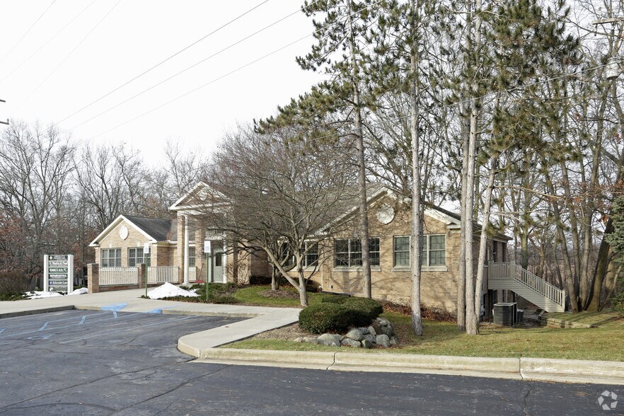 More Photos Of 8080 Moors Bridge Rd, Portage Medical For Lease