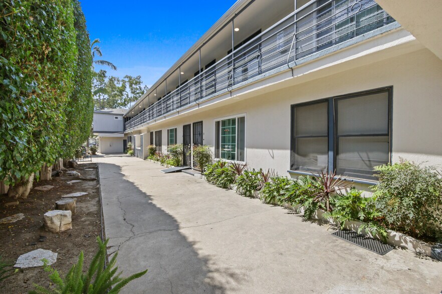 More Photos Of 2075 E Broadway, Long Beach Apartments For Sale