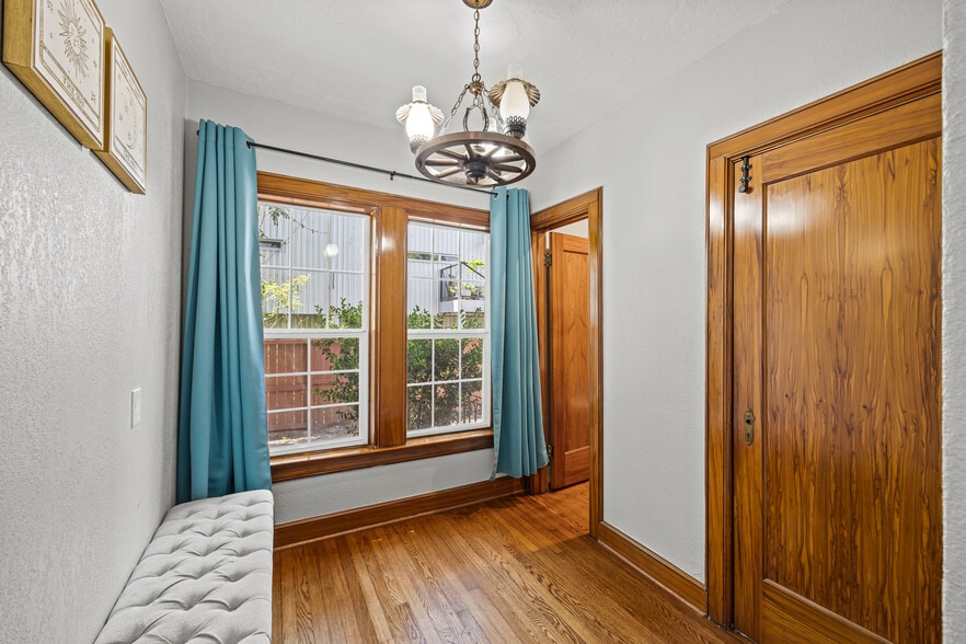 More Photos Of 2512 Calumet St, Houston Apartments For Sale