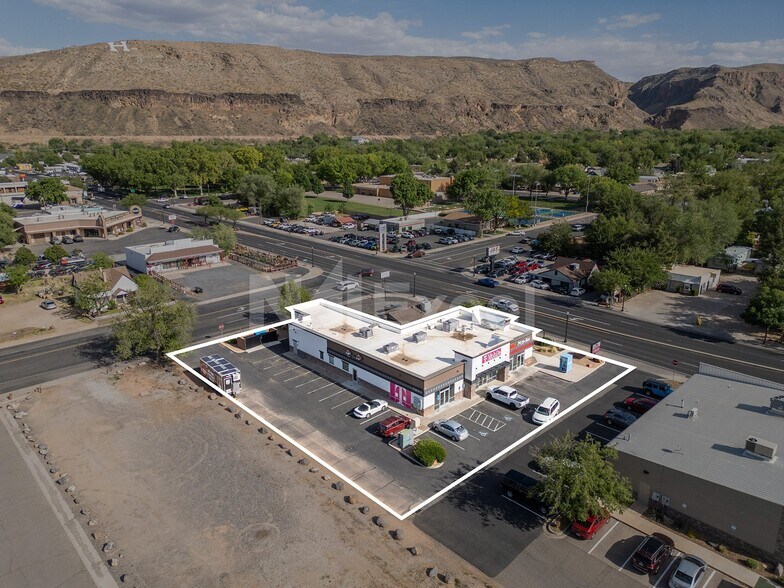 More Photos Of 222 W State St, Hurricane Storefront Retail Office For Sale