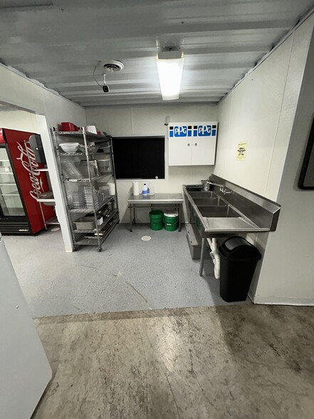 More Photos Of 1002 Cross st, Robinson Restaurant For Sale