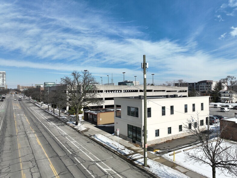 More Photos Of 915 S Washington Ave, Royal Oak General Retail For Sale