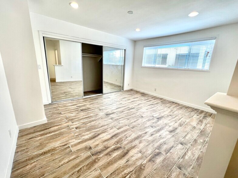 More Photos Of 1526 S Wooster St, Los Angeles Apartments For Sale