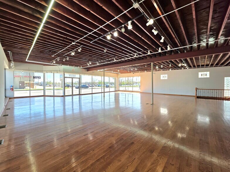 More Photos Of 10220 Grand Ave, Franklin Park Storefront Retail Office For Lease