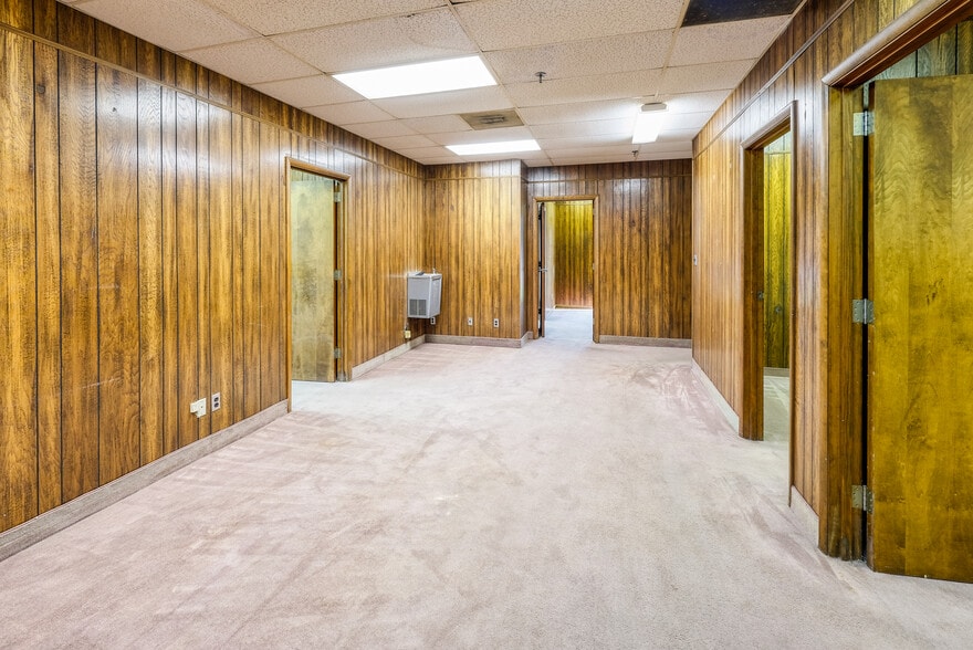 More Photos Of 5500 N Sharon Amity Rd, Charlotte Manufacturing For Lease