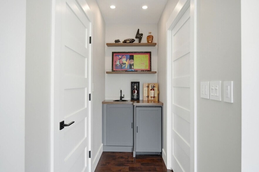 More Photos Of 443 Walnut St, Sewickley Flex For Sale