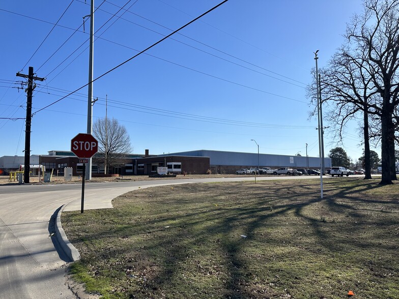 More Photos Of 4601 Newlon Rd, Fort Smith Distribution For Lease