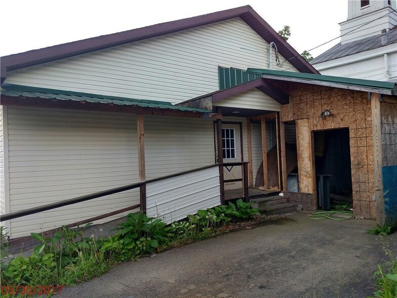 More Photos Of 29-31 W Main St, Friendship Restaurant For Sale