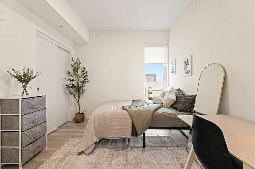 More Photos Of 660 N Oxford Ave, Los Angeles Apartments For Sale