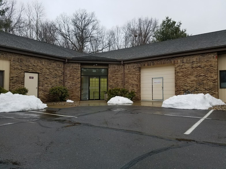 More Photos Of 400 Chapel Rd, South Windsor Light Manufacturing For Sale