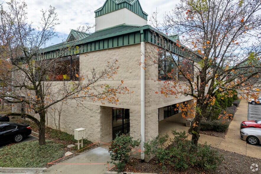 More Photos Of 3075 John Hawkins Pky, Birmingham Unknown For Lease