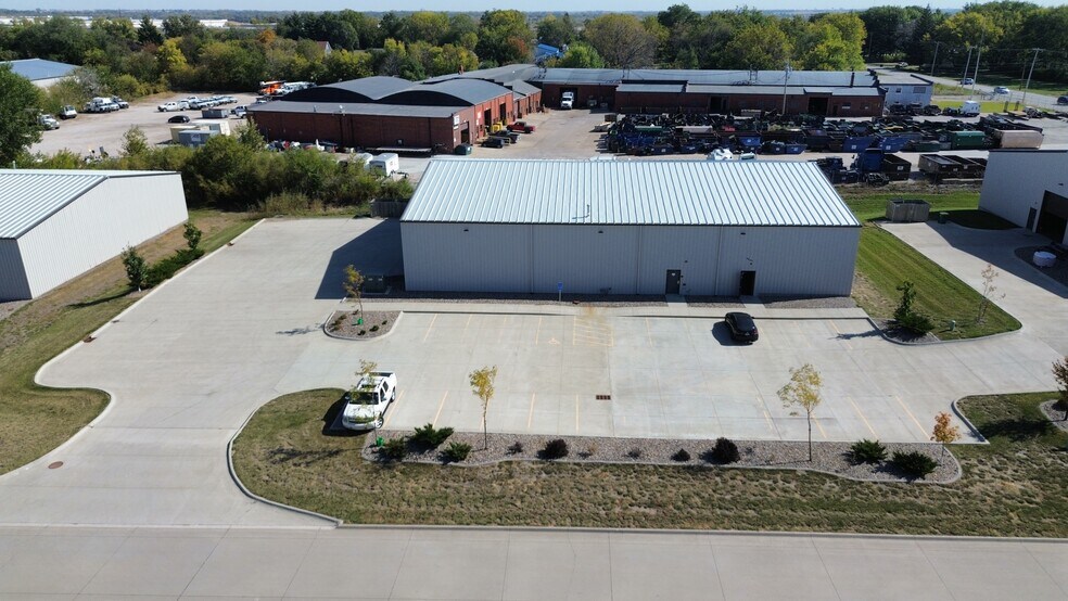 More Photos Of 6655 NE 15th St, Des Moines Warehouse For Lease