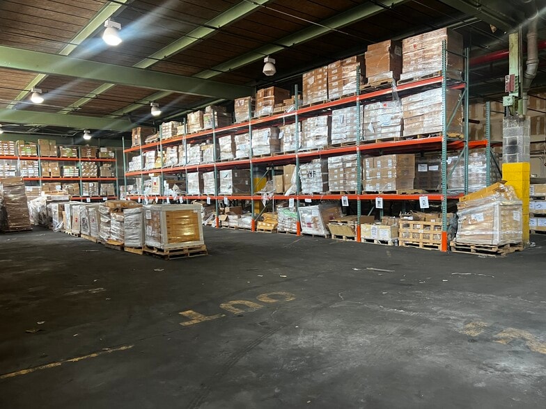More Photos Of 550 Brush Ave NW, Bronx Warehouse For Lease